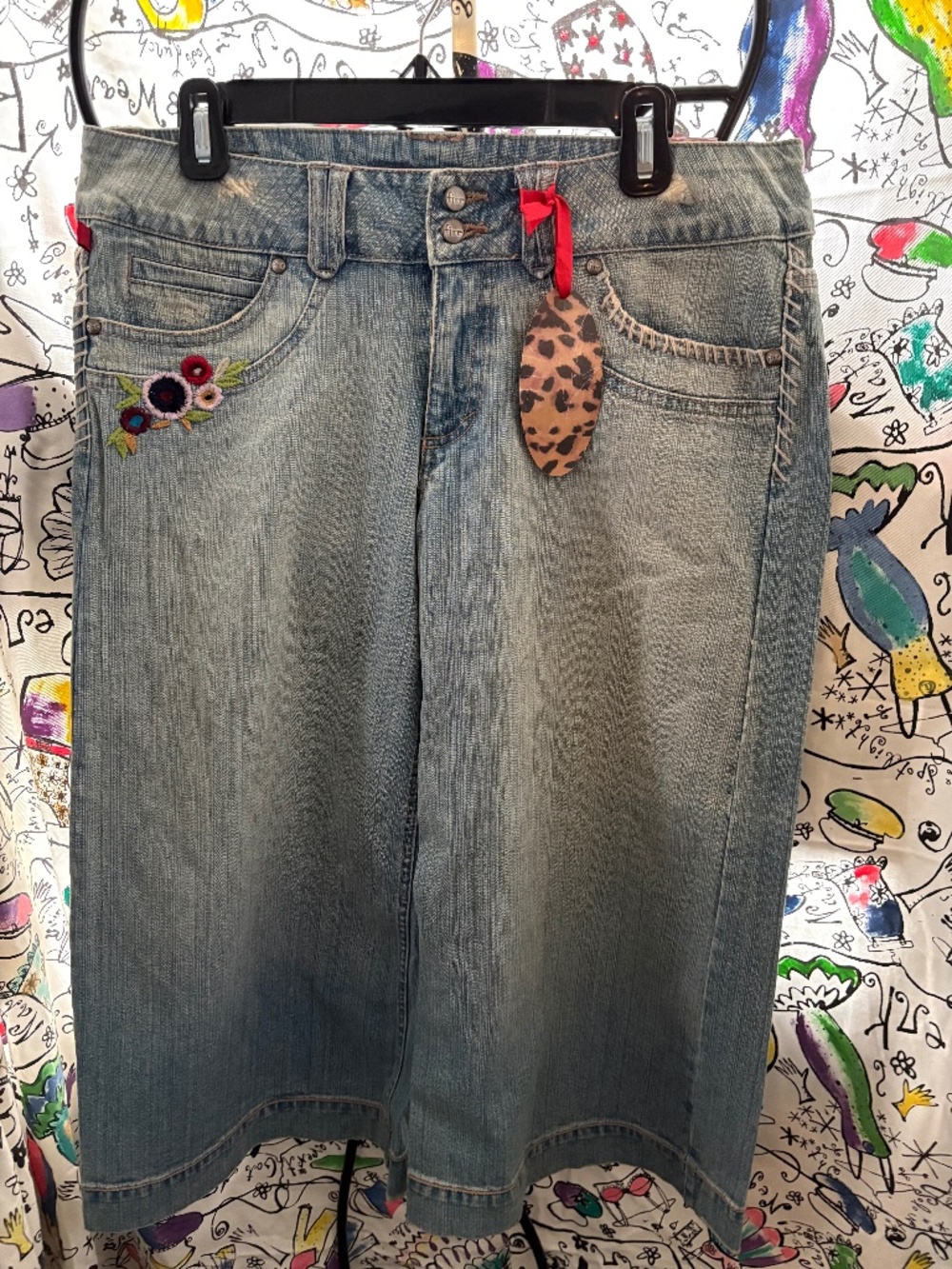 Retro wide leg light wash low rise capri jeans